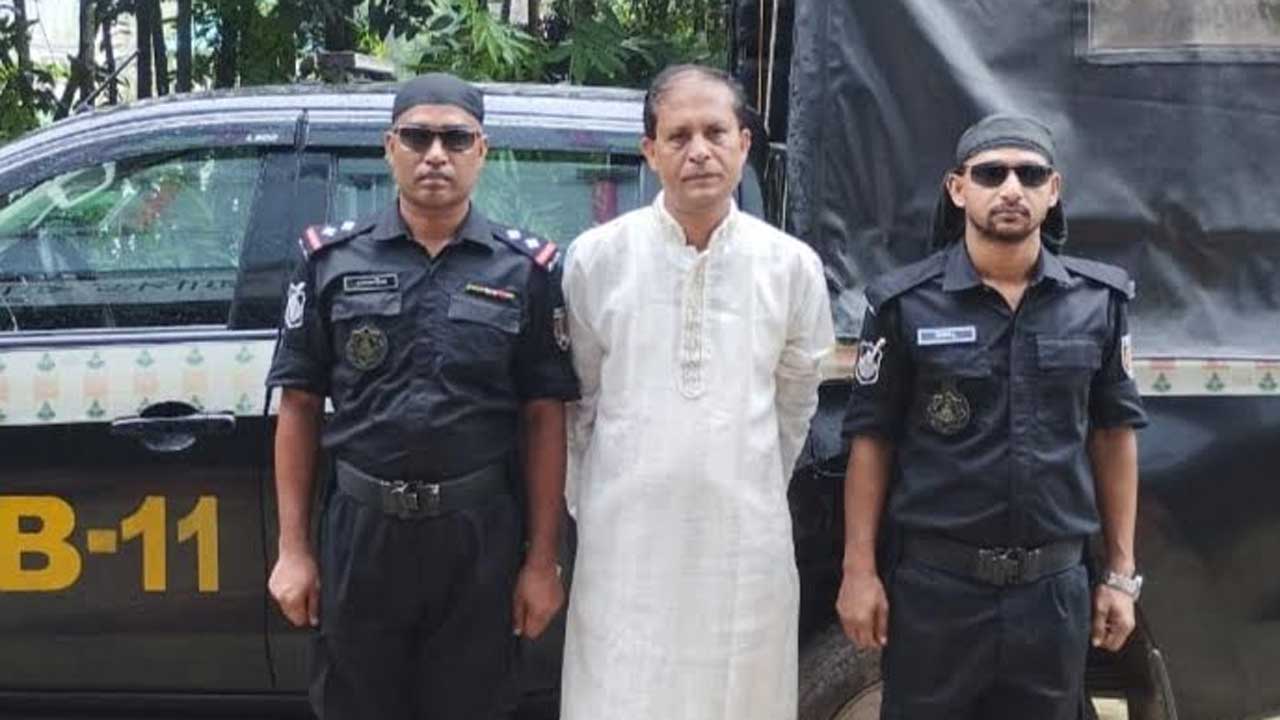 নোয়াখালীতে নাশকতা মামলায় ইউপি চেয়ারম্যান গ্রেপ্তার